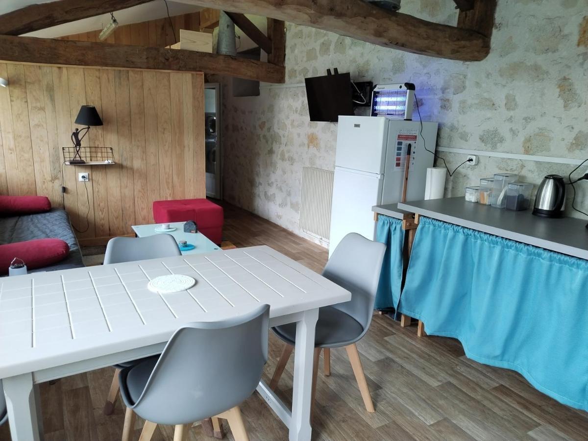 Chambre 2 A 4 Pers Gite Du Gardoir Boresse-et-Martron Exteriér fotografie